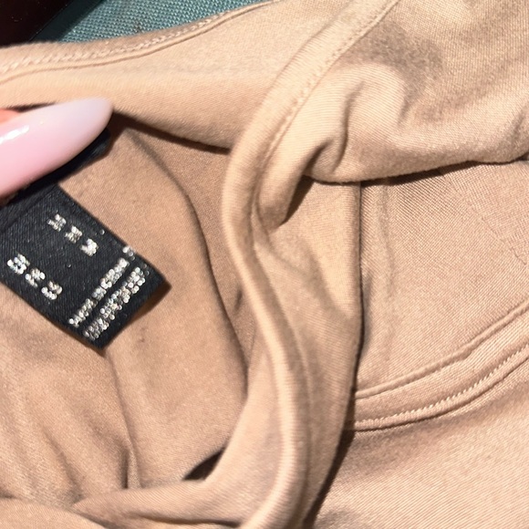 ONE SHOULDER TAN WORKOUT CROP TOP - Picture 4 of 4